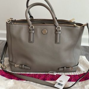 Tory Burch Large Robinson Toe With Tag and Dust bag
